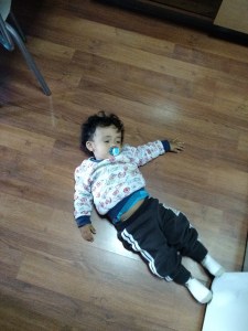 Cauã relaxando depois de um dia turistando SomosdoMundo